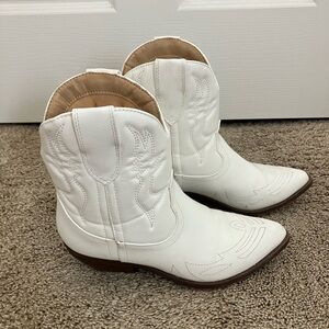 White Western Cowboy Boots Women’s Size 7